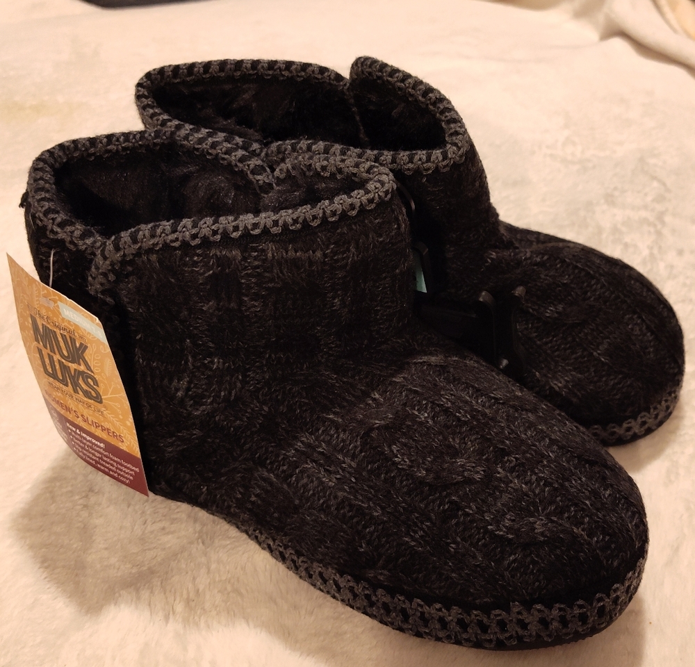 NWT!! MUK LUKS Slippers Sz Medium 7-8